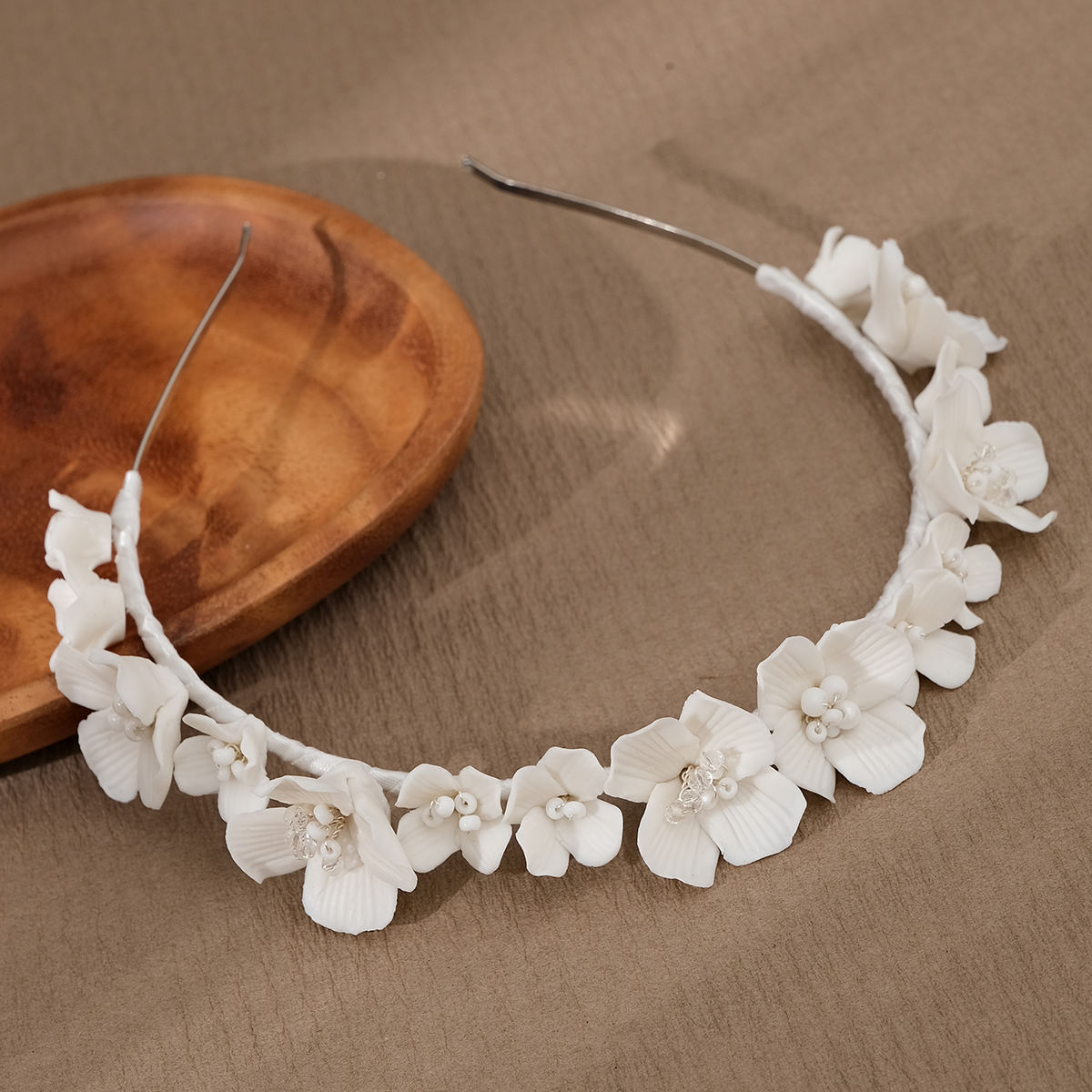 Efily Bride White Flower Hair  - Wedding Arch Flower 리뷰 및 가격